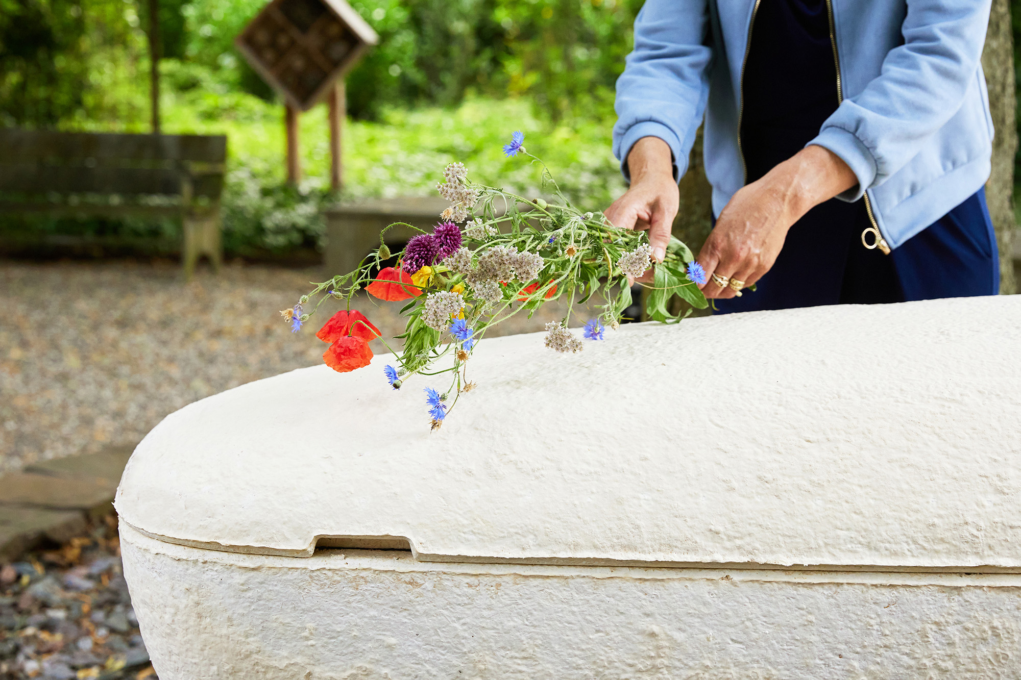 Welkom bij DELA IJsselhof | crematorium en (natuur)begraafplaats in Gouda