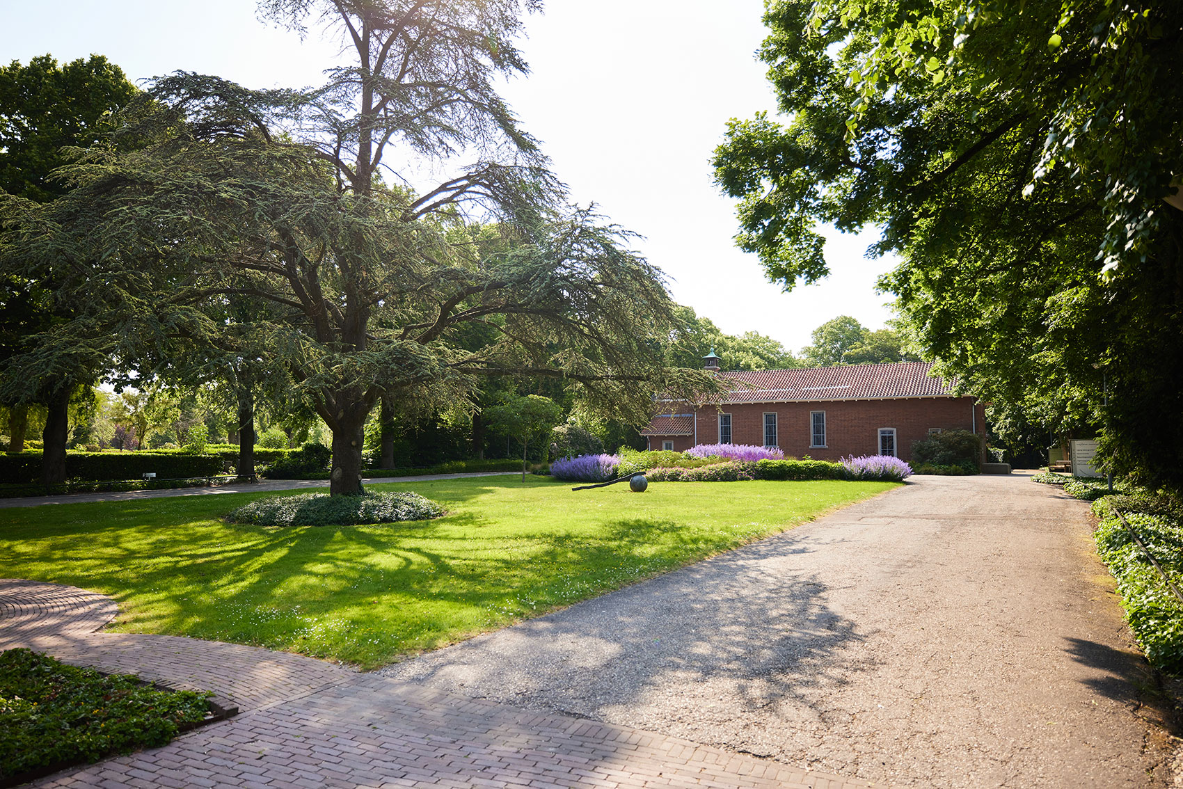 Welkom bij DELA IJsselhof | crematorium en (natuur)begraafplaats in Gouda
