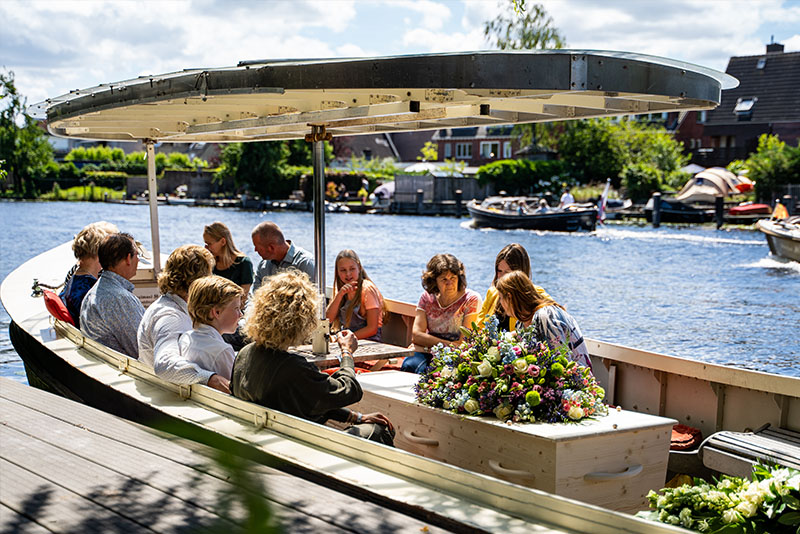 Crematorium en uitvaartcentrum Rhijnhof in Leiden Aanlegsteiger | DELA