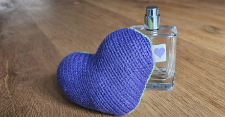 Spray een luchtje van je dierbare op de knuffel. Ons reukvermogen is een sterk zintuig is als het gaat om herinneringen en emoties.