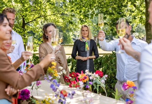 Uitvaartverzorger zomer buiten